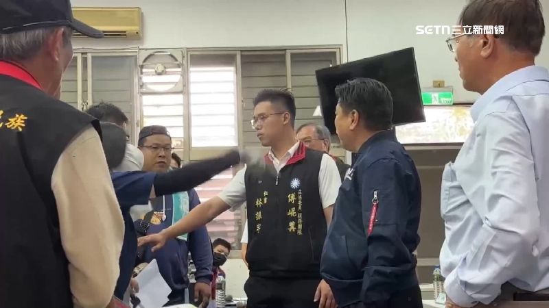 傅崐萁、張峻、災民吵成一團