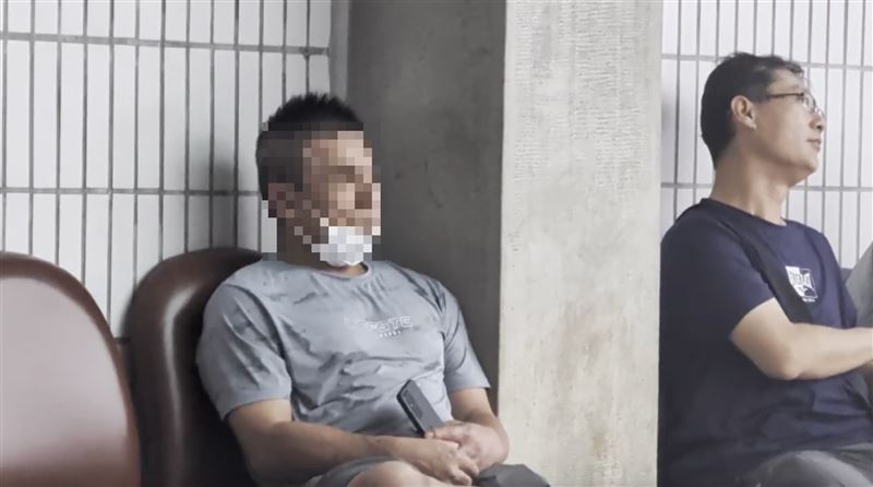 豬農的兒子曾在地檢署偵訊時露面，當時他並未對外作出說明。（圖／翻攝畫面）