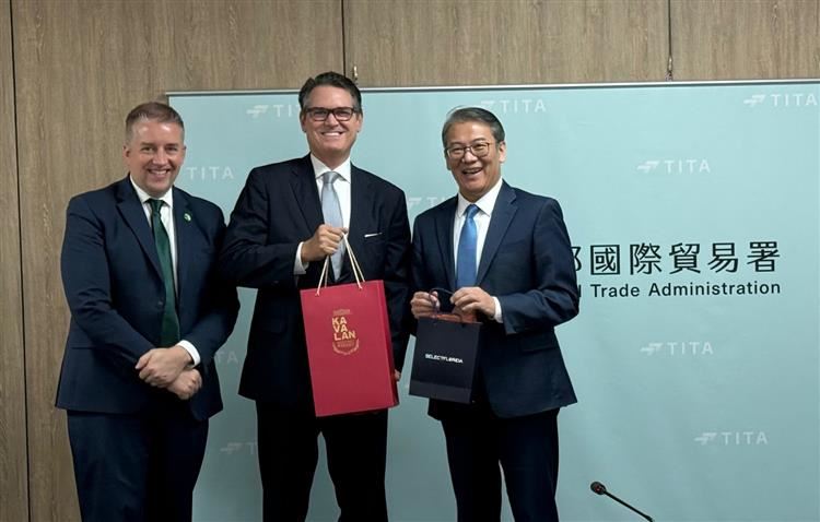 經濟部國際貿易署劉威亷署長於本（10）月21日會晤佛羅里達州務卿Cord Byrd及商務廳廳長J. Alex Kelly。（圖／經濟部提供）