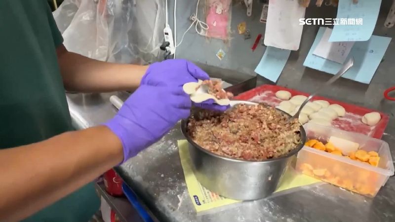 肉包業者宣布豬肉庫存不夠，短時間只能用其他品項替代
