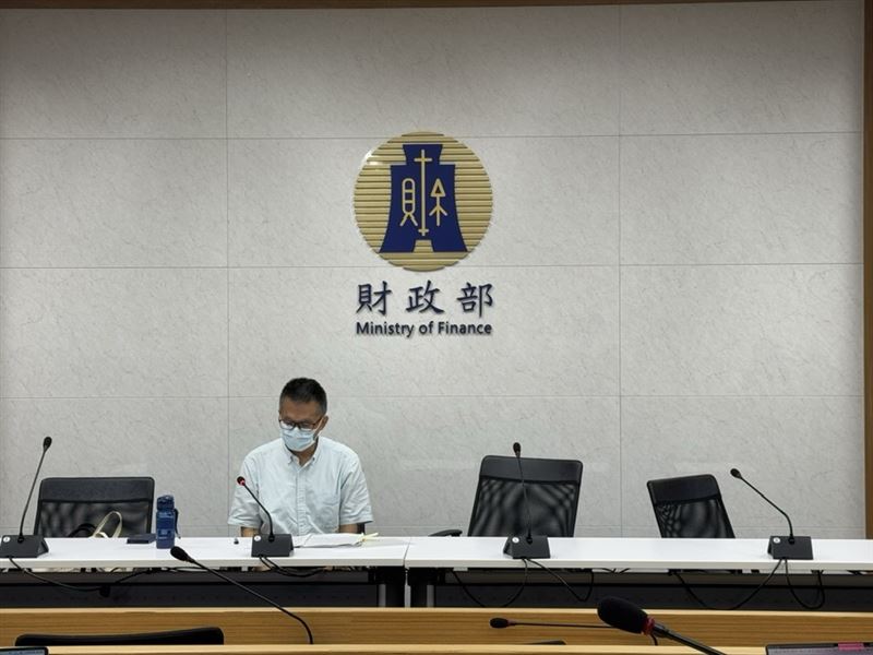 「輝達效應」點火T17、T18,北市國產地同步熱絡。國產署接管北投華僑會館、士林警局舊址,研議興辦社宅,串連AI科技廊帶與長照生活場域,國有地布局社宅、醫養一條龍,資產效益與民生需求一次兼顧。圖為國產署副署長李政宗。(圖/記者師瑞德攝影)