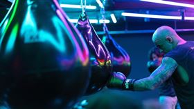 中信、富邦與玉山證券齊獲運動企業認證，打造健康職場成金融業標竿。從頂級運動設施、親子馬拉松到創新健走賽，企業將運動融入日常，凝聚員工向心力並兼顧ESG永續理念，展現職場健康與社會責任的雙贏實踐。（示意圖／PIXABAY）