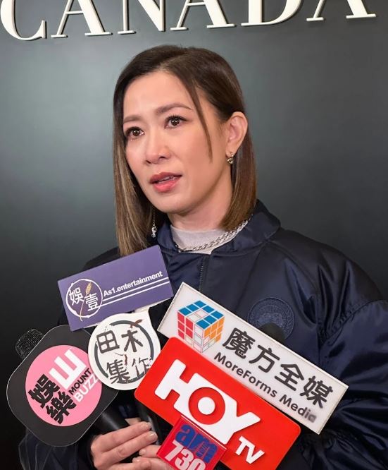 佘詩曼受訪時爆哭。（圖／翻攝自微博）
