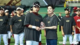 樂天桃猿捕手林泓育奪下台灣大賽G5最有價值球員。（圖／記者劉彥池攝影）