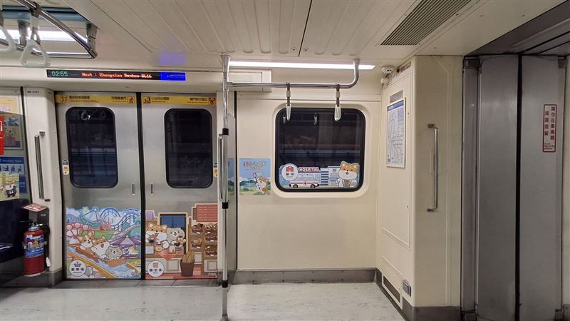 北捷板南線車廂空間擴大後,對輪椅、嬰兒車友善。(圖/北捷提供)