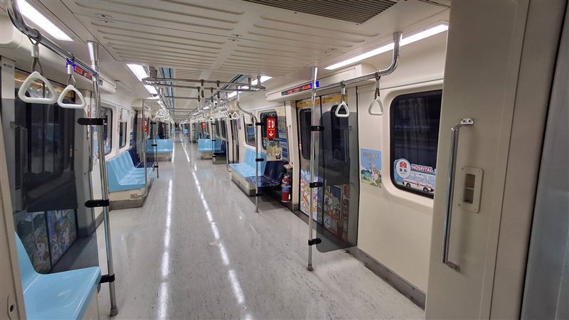 板南線「空間優化列車」新上線,首次調整「親子友善區」。(圖/北捷提供)