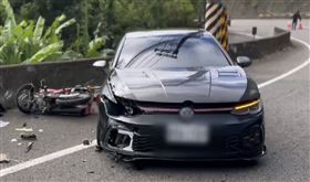 22歲男駕駛180萬元轎車失控！爆衝對向擊落19歲騎士⋯腿斷急送醫