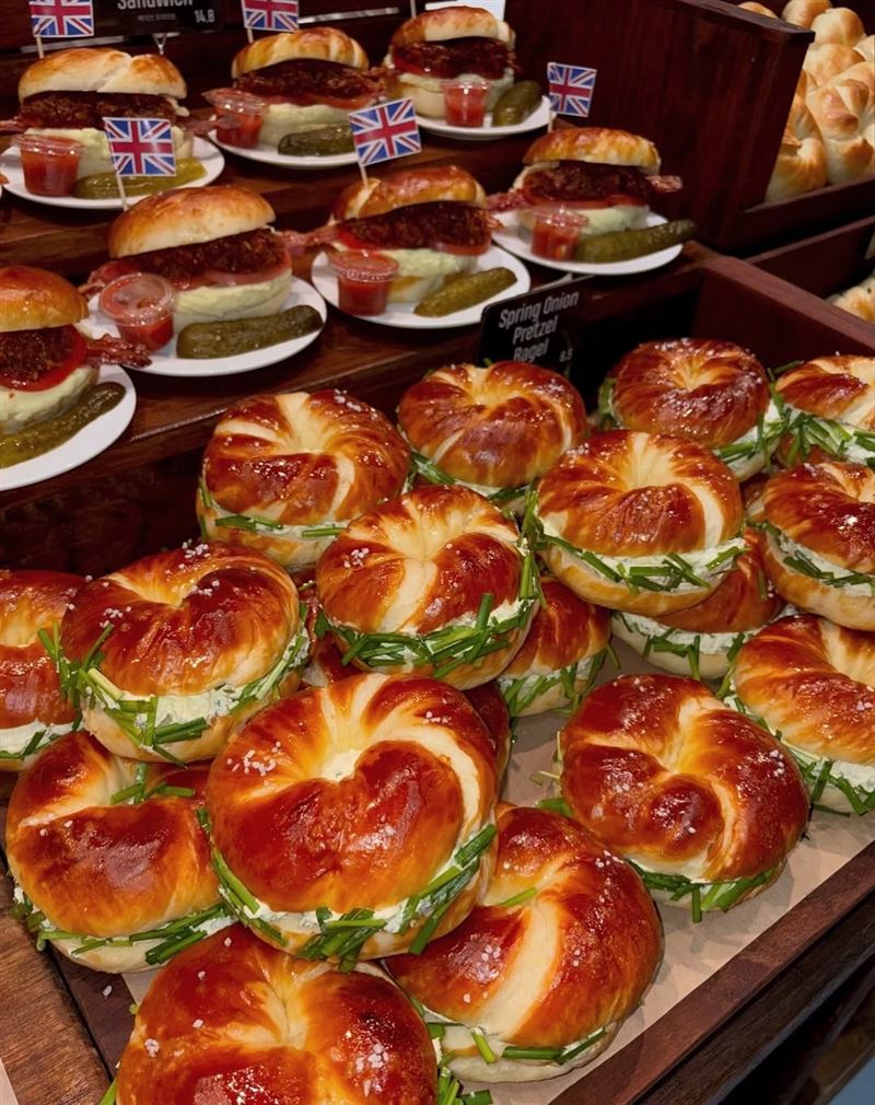 南韓人氣貝果店遭控工時過長,導致員工過勞死。(圖/翻攝自IG@london.bagel.museum)