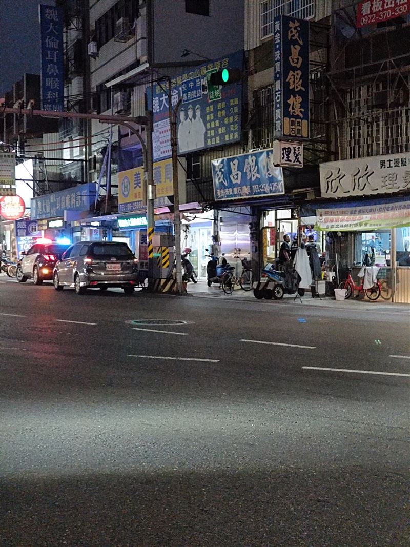 台南安南區某銀樓遭搶,損失13兩黃金,嫌犯落網但拒吐黃金下落。(圖/翻攝自Threads @sam19800618)