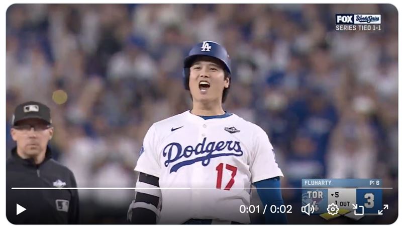 世界大賽G3大谷翔平5局下敲關鍵二壘安打。(圖/翻攝自MLB X)
