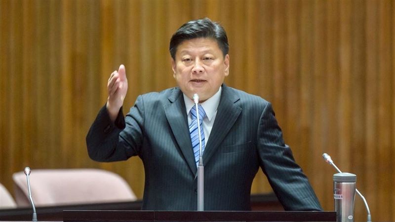 楊華美指出,傅崐萁甚至直接幫縣府宣布年度規劃。(圖/翻攝自傅崐萁臉書)