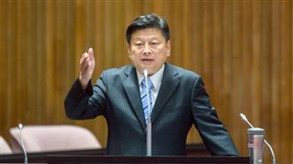 議員貼照質疑 傅崐萁指揮花蓮縣政府官員