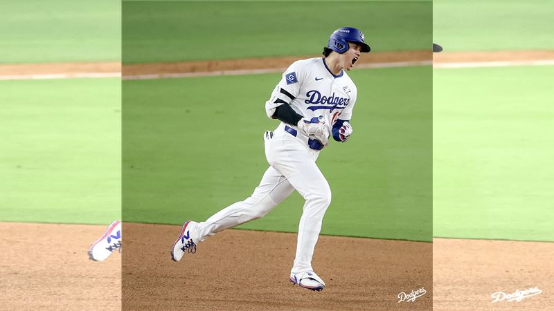 世界大賽G3大谷翔平轟出單場雙響砲。(圖/翻攝自道奇 X)