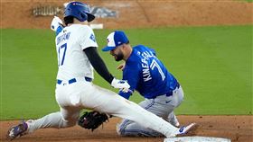 世界大賽G3大谷翔平在9局下盜壘失敗。（圖／美聯社／達志影像）