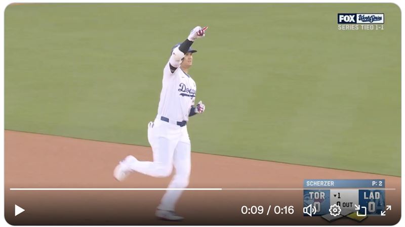 世界大賽G3大谷翔平首打席敲二壘安打。（圖／翻攝自MLB X）