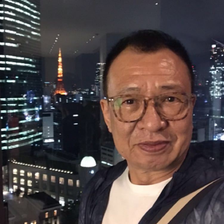 許紹雄1992年與新加坡名門千金龍嬿結婚後,幾乎與緋聞絕緣。(圖/翻攝自許紹雄微博)