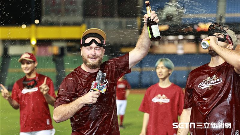 樂天桃猿洋投波賽樂。(圖/記者劉彥池攝影)