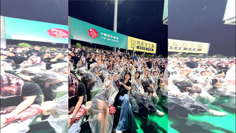樂天女孩野生洲際棒球場,見證拋下酒紅色封王彩帶。(圖/樂天桃猿球團提供)