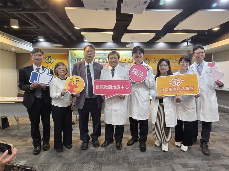 長庚醫院今(28)日召開記者會,宣布最新推出的「腸道微菌叢全基因分析」通過「實驗室自行開發檢測認證」,能一次解析5000至6000萬個基因片段。(圖/林口長庚提供)