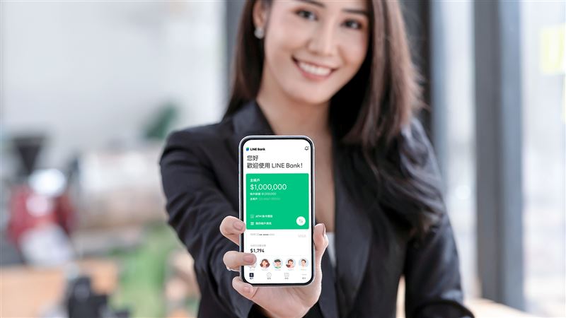 LINE Bank祭出「全民同享」新台幣39,900元現金抽獎活動,助攻把民眾收到的普發一萬新台幣「放大」。(圖/LINE Bank提供)