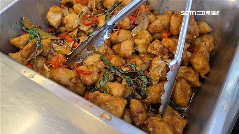 受非洲豬瘟影響,豬肉供應吃緊,許多店家把豬肉品項改為雞肉