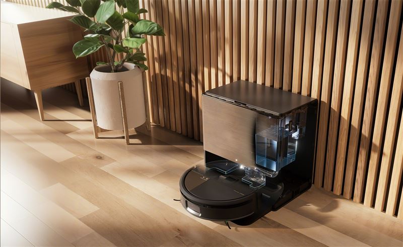 iRobot AutoWash全能基座自動清潔系統,整合「自動集塵、補水、熱水洗拖布、高溫烘乾與基座自清潔」五大功能,實現真正免手動維護的全自動清潔循環