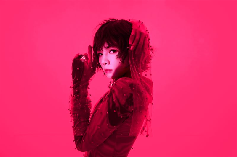Ella親自創作演唱會主題曲〈It’s Me 一直迷〉 。(圖/勁樺娛樂提供)