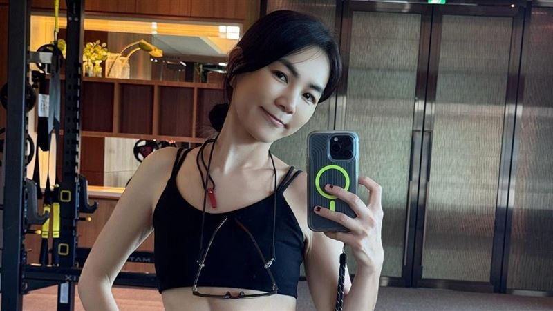 Ella炸出纖細螞蟻腰　剃平頭時間點曝光