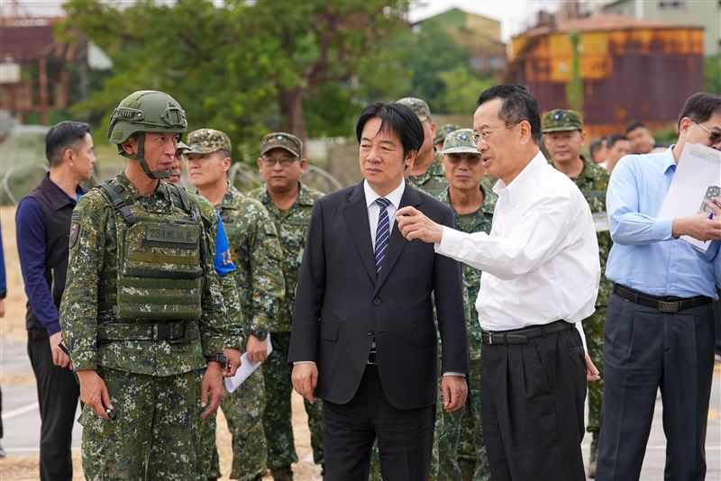 賴清德總統今(28)上午視導陸軍「陸勝一號」操演。(圖/總統府提供)