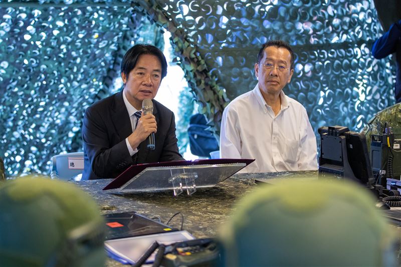 賴清德總統今(28)上午視導陸軍「陸勝一號」操演。(圖/總統府提供)