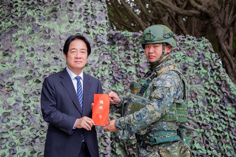 賴清德總統今(28)上午視導陸軍「陸勝一號」操演。(圖/總統府提供)