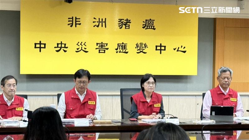 從左至右防檢署 企劃組 林志憲組長,防檢署 杜麗華署長,環境部 環境管理署 顏旭明署長。(圖/記者李育道攝影)