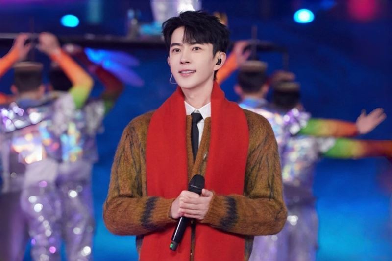 于朦朧自2013年參加《快樂男聲》獲得全國第十名後正式出道。(圖/翻攝自于朦朧微博)