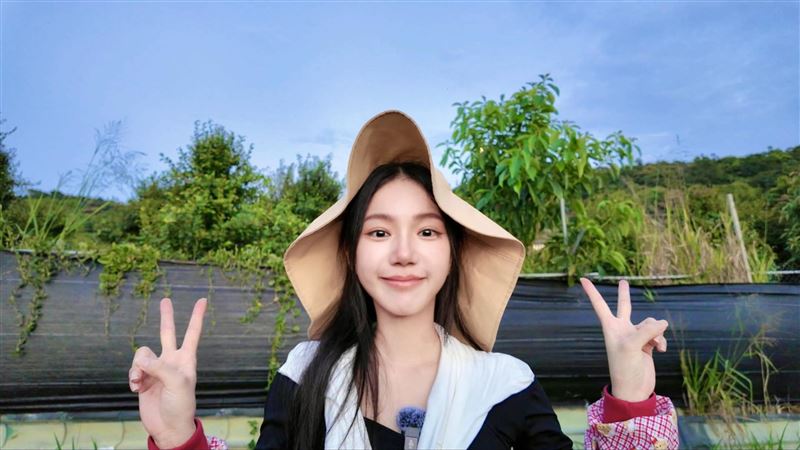 家寧發布直擊愛玉園的文章,卻被網友發現一直不斷地「刪文重發」。(圖/翻攝自家寧Threads)