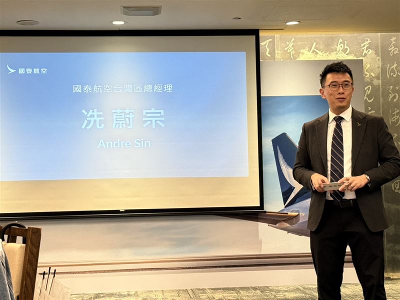 冼蔚宗表示集團正推動超過百架新飛機的更新計畫，已宣布增購14架波音777-9客機。（圖／記者李育道攝影）