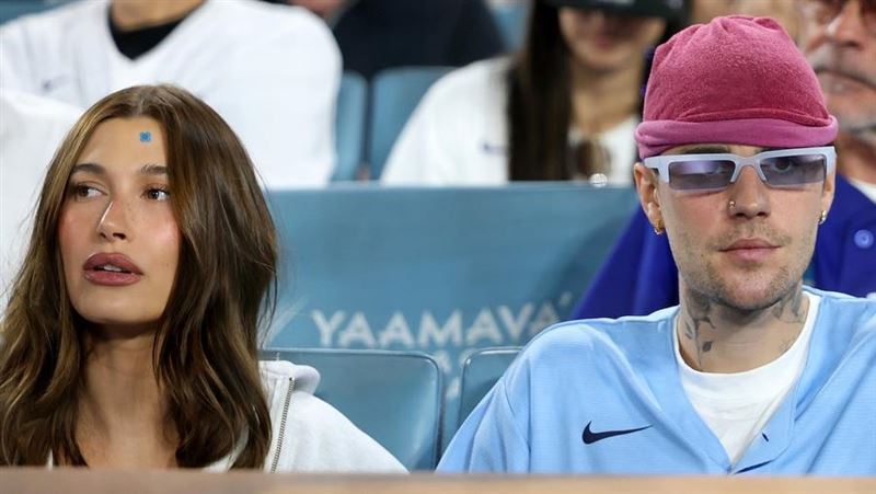 加拿大知名歌手小賈斯汀(右)前往世界大賽G3觀戰。(圖/翻攝自MLB官方X)