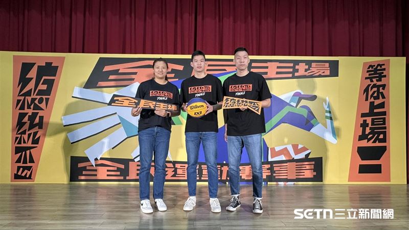 前職籃好手、現任富邦勇士助理教練成力煥(右)、北市大女籃教練黃淑珍(左)與活動代言人SBL基隆黑鳶狀元郎余祥平(中)合影。(圖/記者蔡厚瑄攝影)