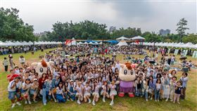 千名員工攜家帶眷齊聚高雄衛武營榕園廣場，共享家庭日幸福時光。(圖／馬光中醫提供）