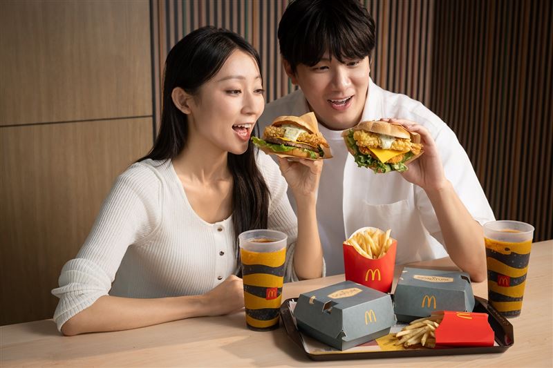 麥當勞signature極選系列三款「炸蝦天婦羅堡」10/29期間限定登場。(圖/品牌業者提供)