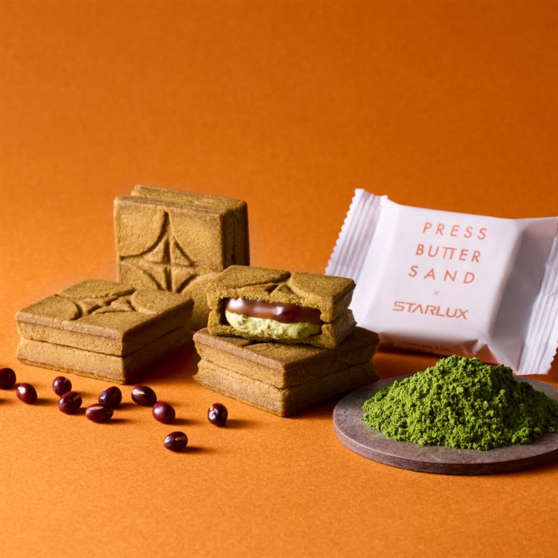 PRESS BUTTER SAND攜手星宇航空推出全新「抹茶紅豆焦糖奶油夾心餅乾」,即日起於星東京成田、大阪關西出發飛往台北航線供應。(圖/品牌業者提供)