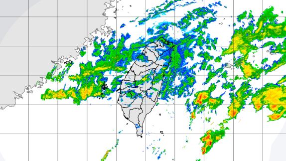 用事實說颱風表示，今、明兩日因受到東北季風加上華南雲雨帶影響，中部以北降雨機率高。（圖／翻攝自中央氣象署）