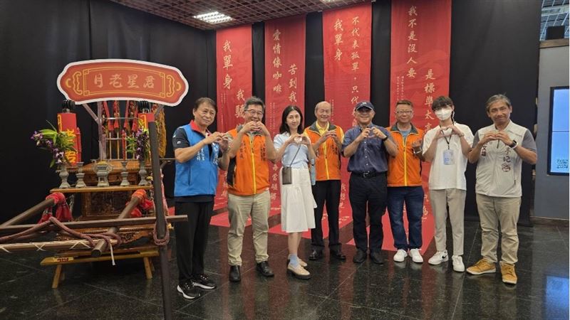 月老星君駐駕校園。(圖/翻攝自南臺科技大學粉絲專頁)
