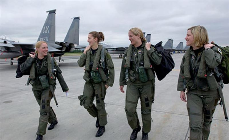 女性飛行員越來越多。(圖/翻攝自維基百科)