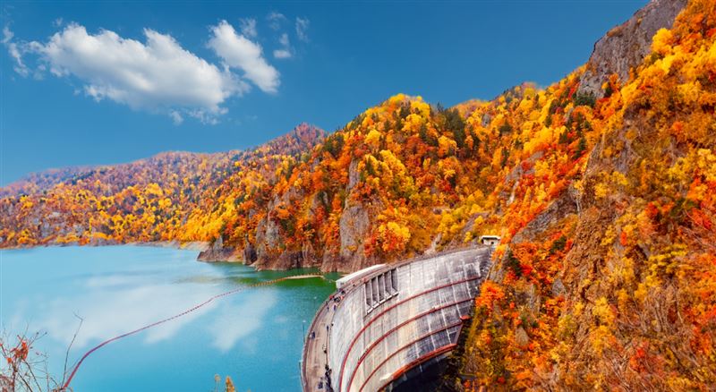 KKday全球人氣旅遊商品買一送一,圖為北海道賞楓一日遊-豐平峽大壩。(圖/飯店旅宿業者提供)