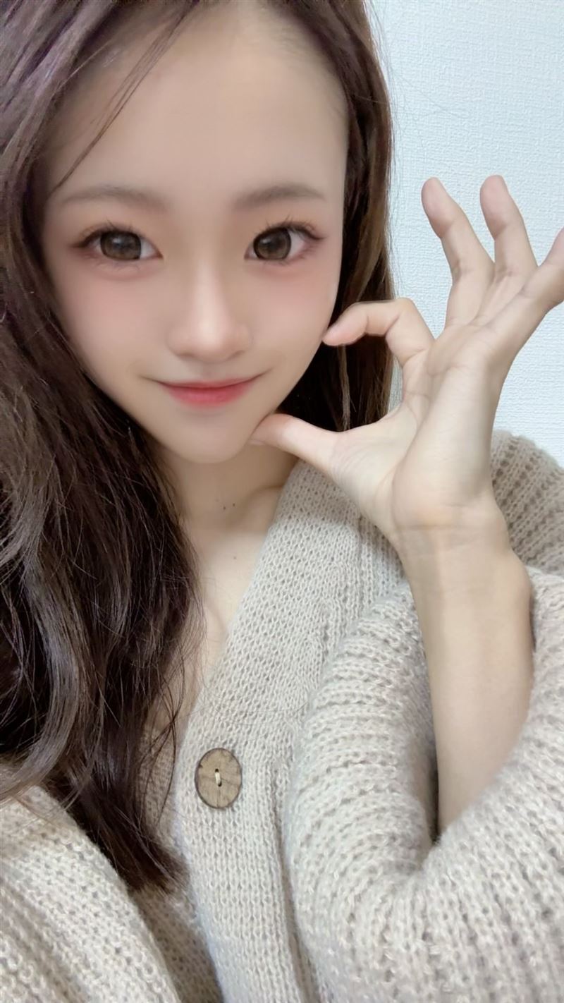 護理師櫻美櫻不想人生只能像個陀螺一樣每天就是上班下班,希望成為鎂光燈下的女主角,近期在片商S1出道拍AV。(圖/翻攝自櫻美櫻X)