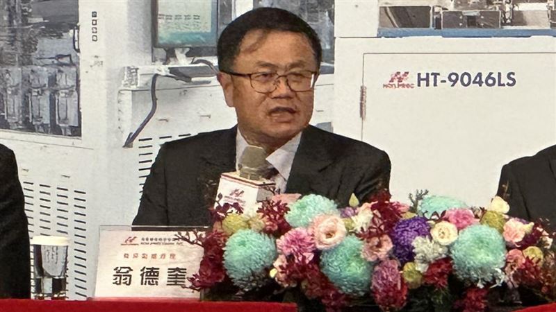 鴻勁資深副總暨發言人翁德奎表示,能見度至少延伸至明年上半年,第三季訂單也已確定,AI GPU需求將持續延燒至2026年,ASIC晶片需求將接續成為成長主力。(圖/記者余國棟攝影)
