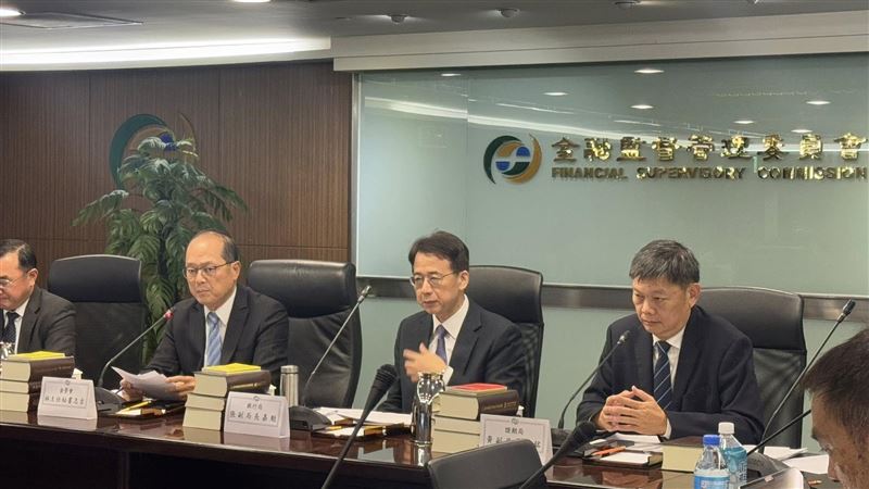 玉山金收購三商壽案爆程序爭議,未經董事會即談定出價、公告又慢半拍,引發市場與監管關注。證交所強調資訊揭露應由公司主動執行,非等媒體披露才補救。金管會則表示,若查有違規,最高可處500萬元罰鍰,並重申公司治理不可虛設。(圖/記者師瑞德攝影)