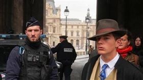 先前帥氣男子被認為是偵探。（圖／翻攝自X平台 @MsMelChen）