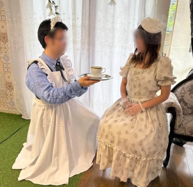 日本下北澤的一家咖啡廳,推出限時「成為女僕」快閃體驗,也吸引到男性來參與。(圖/翻攝自X@Try_Ris)