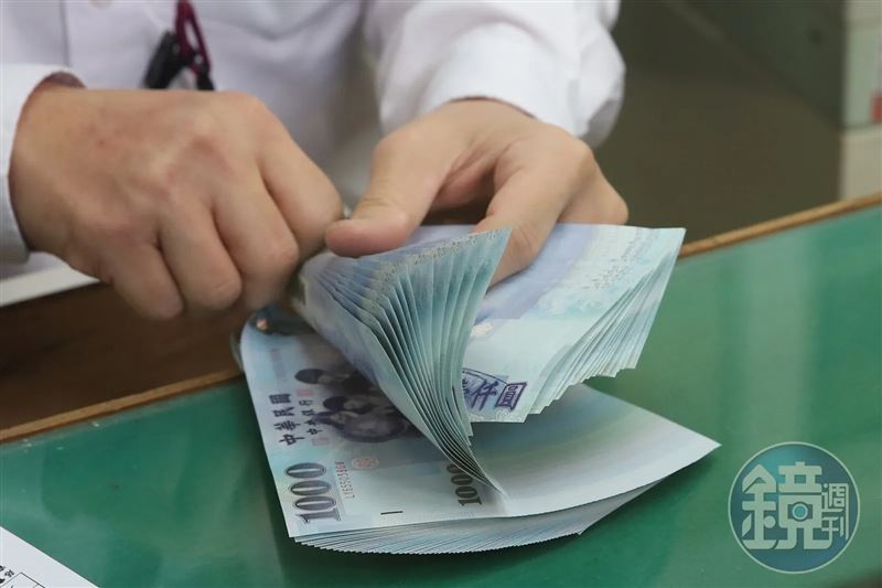 13歲以上青少年可決定是否自行領取普發現金1萬。(示意圖,本刊資料照)